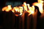 zahlreich brennende Kerzen in Kufstein