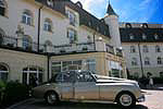 Hochzeitswagen Bentley vor dem Hotel S.E.N.